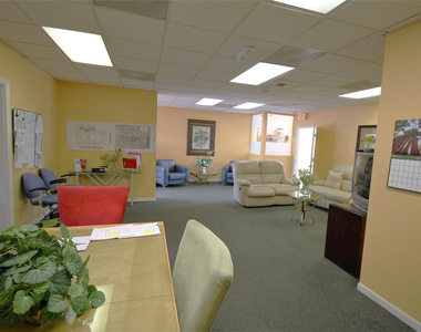 9477 Palm Circle N - Photo Thumbnail 23