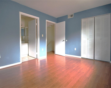 9477 Palm Circle N - Photo Thumbnail 5