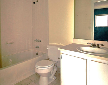 9477 Palm Circle N - Photo Thumbnail 13