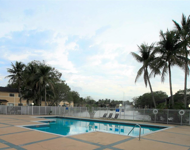 9477 Palm Circle N - Photo Thumbnail 1