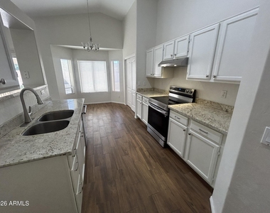 1671 W Princeton Avenue - Photo Thumbnail 5