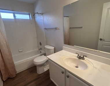 1671 W Princeton Avenue - Photo Thumbnail 16