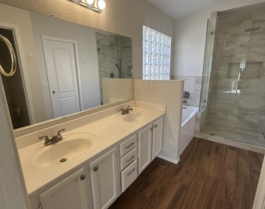 1671 W Princeton Avenue - Photo Thumbnail 20