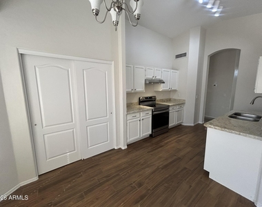 1671 W Princeton Avenue - Photo Thumbnail 8