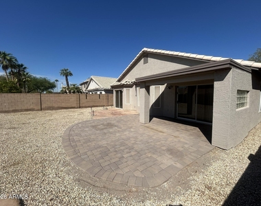 1671 W Princeton Avenue - Photo Thumbnail 27