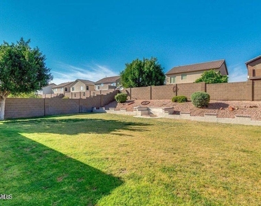 6410 W Hackamore Drive - Photo Thumbnail 5