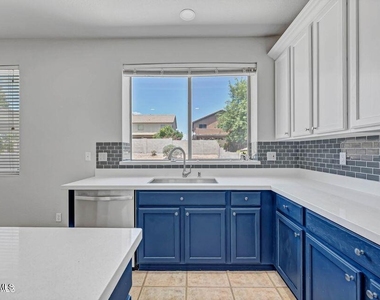 6410 W Hackamore Drive - Photo Thumbnail 19