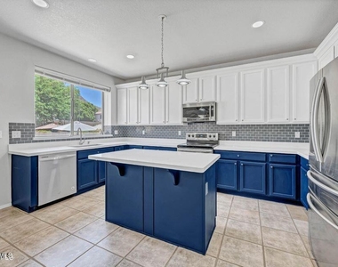 6410 W Hackamore Drive - Photo Thumbnail 14