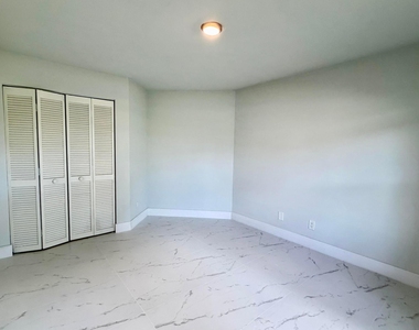 5305 Nw 54th Street Nw - Photo Thumbnail 9