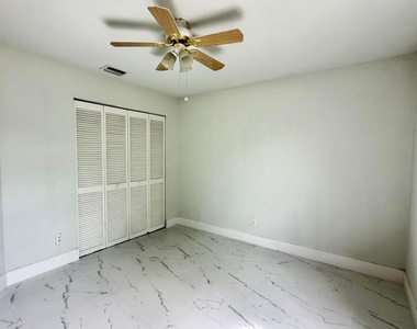 5305 Nw 54th Street Nw - Photo Thumbnail 3