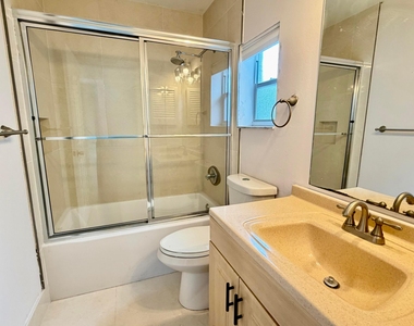 5305 Nw 54th Street Nw - Photo Thumbnail 7