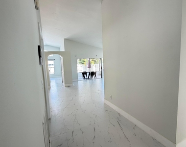 5305 Nw 54th Street Nw - Photo Thumbnail 1