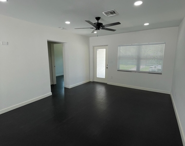 1564 Sw 28th Terrace - Photo Thumbnail 10