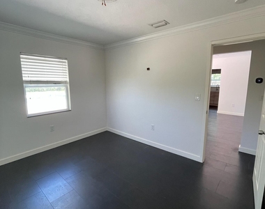 1564 Sw 28th Terrace - Photo Thumbnail 15