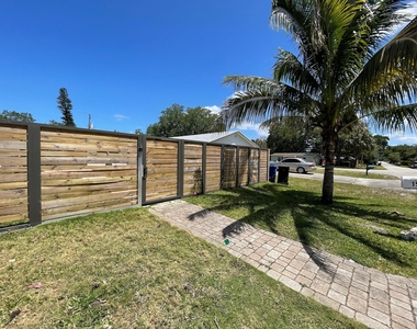 1564 Sw 28th Terrace - Photo Thumbnail 1