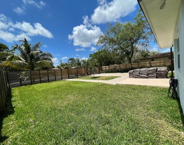1564 Sw 28th Terrace - Photo Thumbnail 4