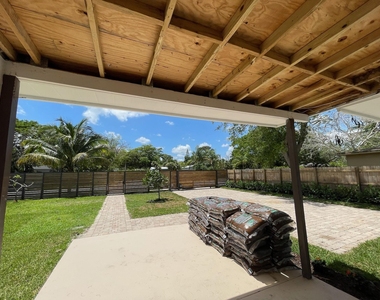 1564 Sw 28th Terrace - Photo Thumbnail 5