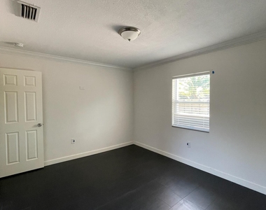 1564 Sw 28th Terrace - Photo Thumbnail 17