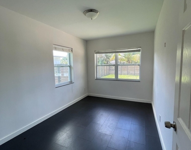 1564 Sw 28th Terrace - Photo Thumbnail 21