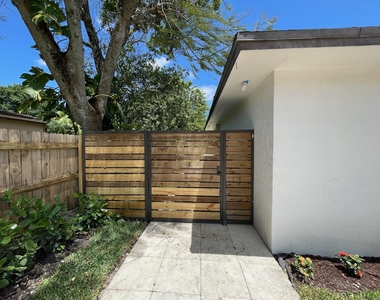 1564 Sw 28th Terrace - Photo Thumbnail 30