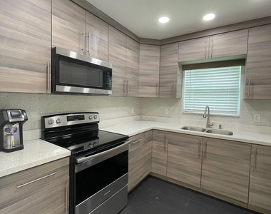 1564 Sw 28th Terrace - Photo Thumbnail 6