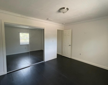 1564 Sw 28th Terrace - Photo Thumbnail 16