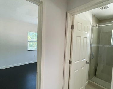 1564 Sw 28th Terrace - Photo Thumbnail 18
