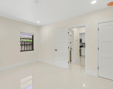 1615 S Federal Highway - Photo Thumbnail 10