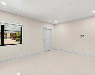 1615 S Federal Highway - Photo Thumbnail 5