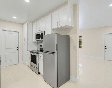 1615 S Federal Highway - Photo Thumbnail 6