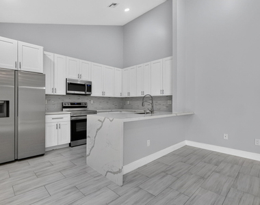 1050 Summit Place Circle - Photo Thumbnail 2
