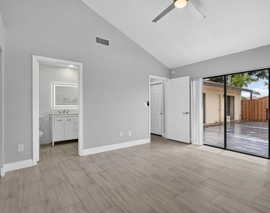 1050 Summit Place Circle - Photo Thumbnail 7