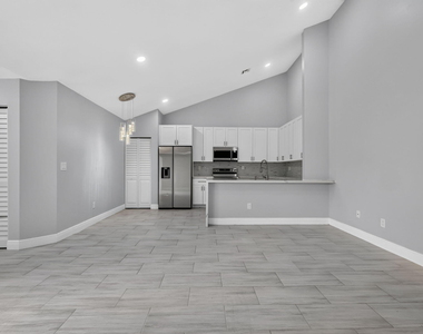 1050 Summit Place Circle - Photo Thumbnail 3