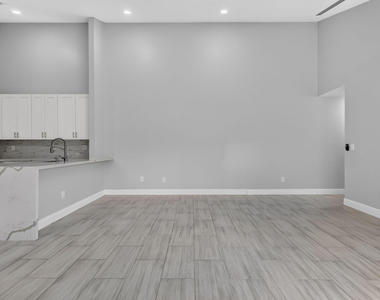 1050 Summit Place Circle - Photo Thumbnail 4