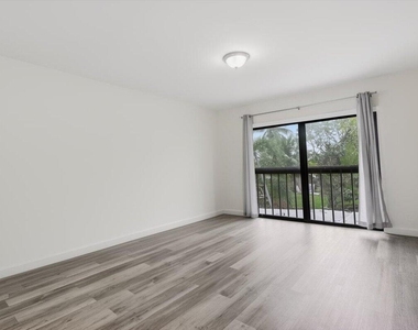 9240 Nw 14th Street - Photo Thumbnail 18