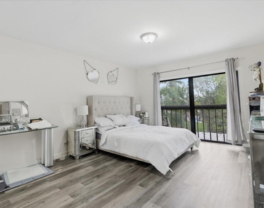 9240 Nw 14th Street - Photo Thumbnail 13