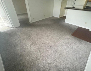 718 Executive Center Drive - Photo Thumbnail 4