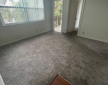 718 Executive Center Drive - Photo Thumbnail 2