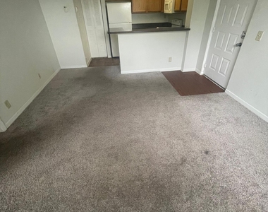 718 Executive Center Drive - Photo Thumbnail 3