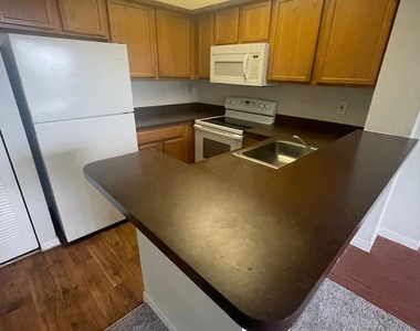 718 Executive Center Drive - Photo Thumbnail 5