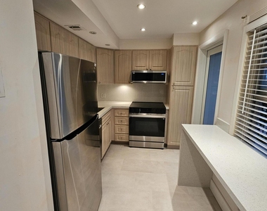 3150 N Palm Aire Drive - Photo Thumbnail 2