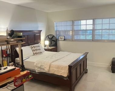 3150 N Palm Aire Drive - Photo Thumbnail 8