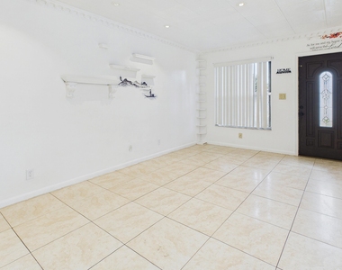 3200 Nw 5th Terrace - Photo Thumbnail 7