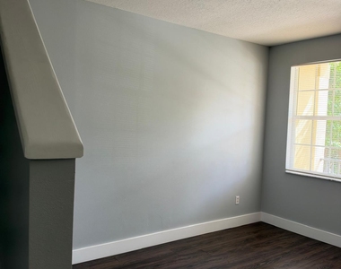 2155 Se Eatonville Drive - Photo Thumbnail 13