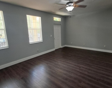 2155 Se Eatonville Drive - Photo Thumbnail 7