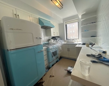 East 37th Street by Lexington Avenue - Photo Thumbnail 4