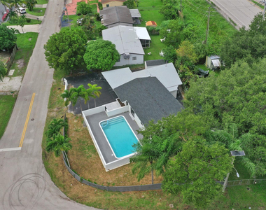 4101 Sw 48th Court - Photo Thumbnail 4