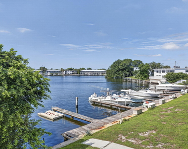 405 Southwind Drive - Photo Thumbnail 21