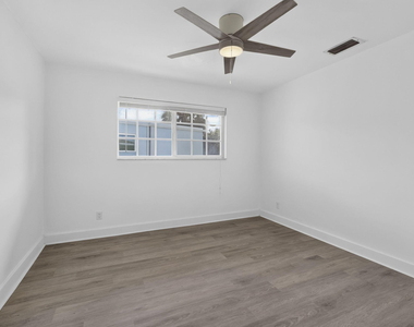 405 Southwind Drive - Photo Thumbnail 11