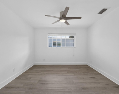 405 Southwind Drive - Photo Thumbnail 12
